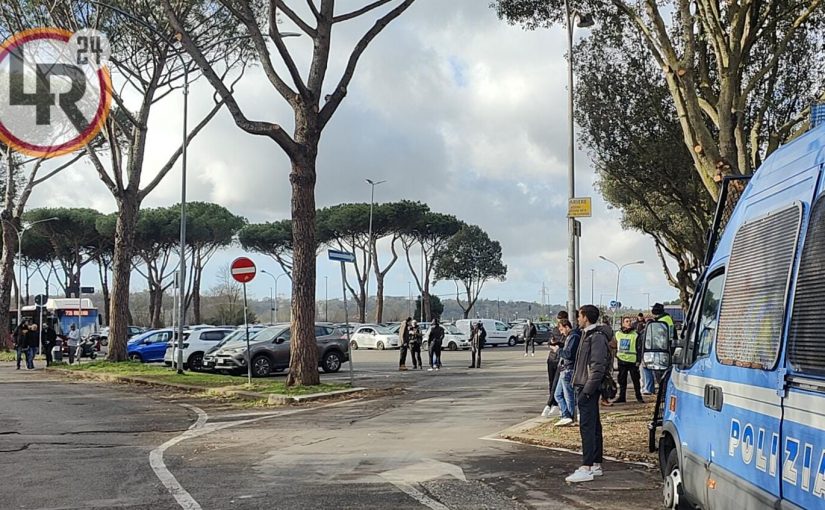 Svastiche e adesivi contro gli ebrei rovinano ancora la festa del derby