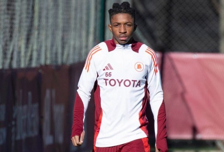 Calciomercato Roma, trattativa con il Valencia per la cessione di Buba Sangarè: si lavora al prestito con diritto di riscatto