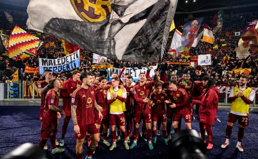 VIDEO – Pellegrini e la festa post derby: prima esulta, poi raduna la squadra sotto la Curva Sud per sventolare la bandiera