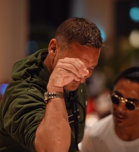 VIDEO – Instagram, Totti ospite di “Salt bae”: l’ex giallorosso si cimenta nel celebre gesto del cuoco