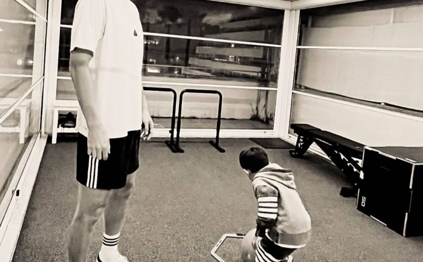 FOTO – Shomurodov no stop: allenamento extra a casa nel giorno libero