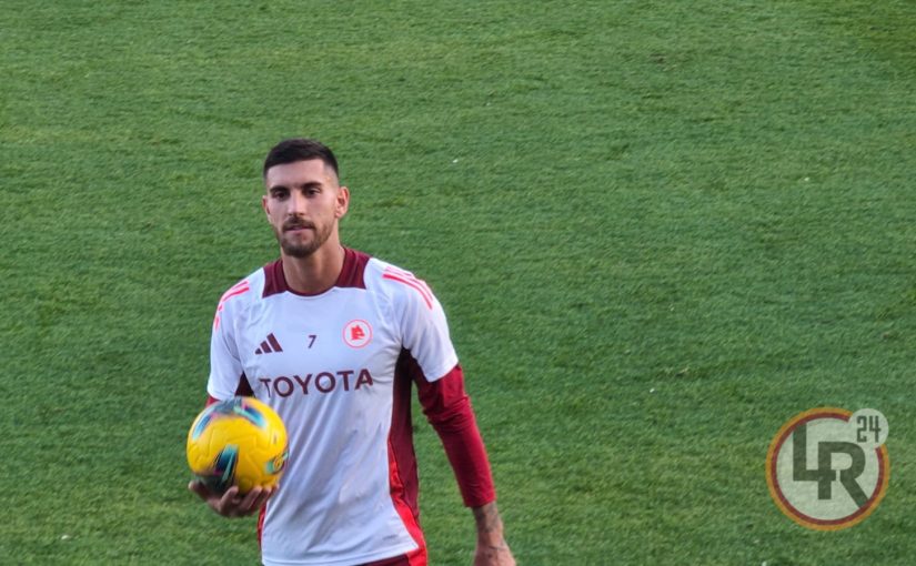 Tre Fontane: Pellegrini regala il pallone a un giovane tifoso. Applausi del pubblico e qualche incoraggiamento (FOTO e VIDEO)