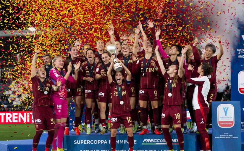 Roma-Genoa, giro di campo della Femminile per la vittoria della Supercoppa