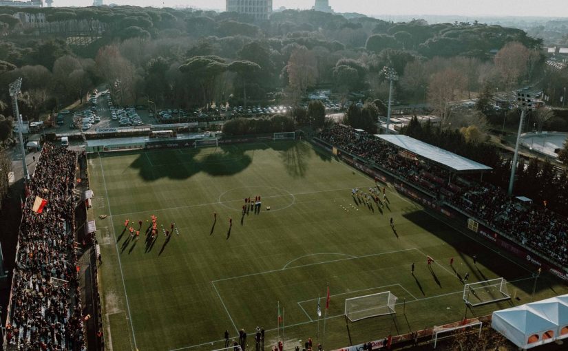 X, la Roma in attesa dei tifosi al Tre Fontane per l’allenamento di oggi (FOTO)