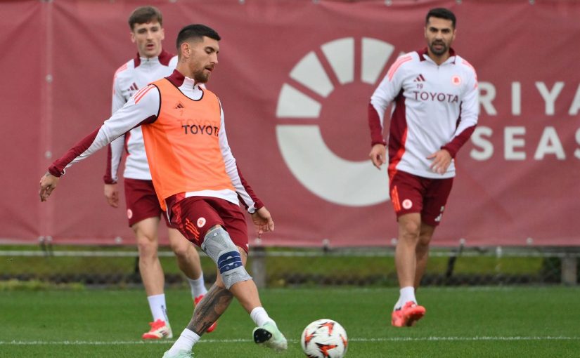 Trigoria, seduta a due giorni da AZ-Roma: Pellegrini in gruppo con un tutore al ginocchio destro, Cristante parzialmente con la squadra (FOTO e VIDEO)