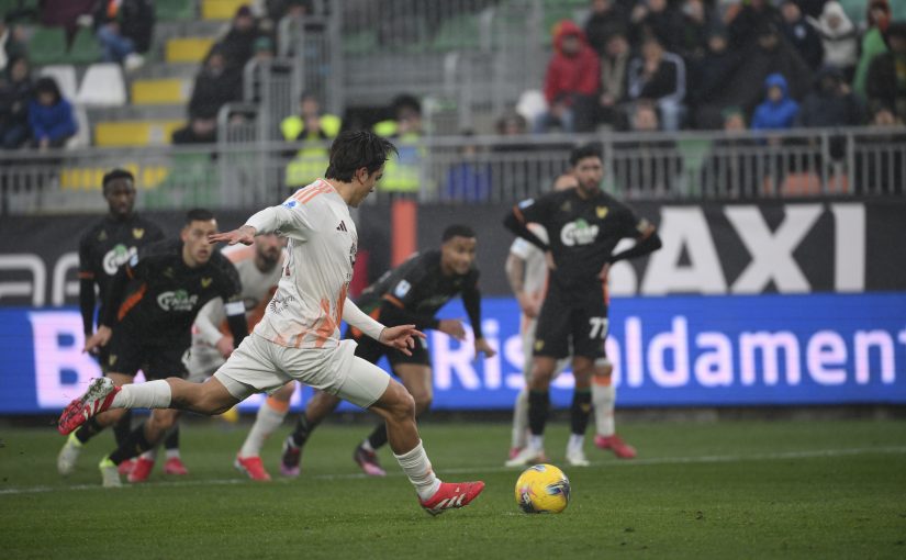 La Roma rivince con Joya. Dybala è implacabile. Il Venezia cade ancora
