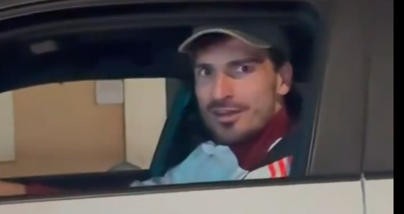Instagram, tifoso incontra Hummels al semaforo. Il tedesco: “Felice per la vittoria. Forza Roma” (VIDEO)