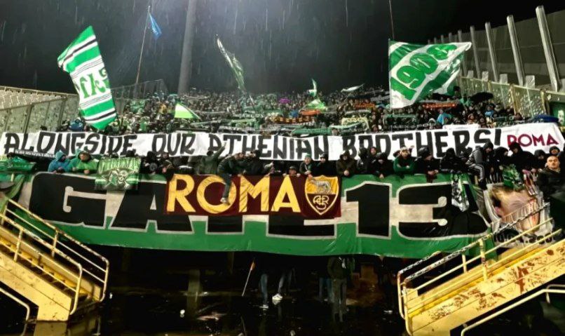 Fiorentina-Panathinaikos, nel settore ospiti la pezza ‘Roma’ e lo striscione: “Al fianco dei nostri fratelli” (FOTO)