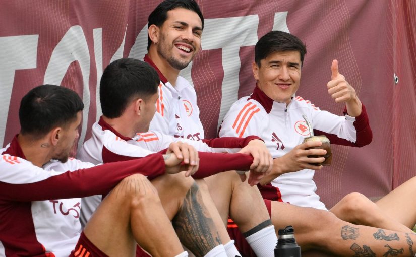 Trigoria, ripresa verso l’Athletic: out Celik, Dybala a parte. Pellegrini, Soulé, Paredes e Shomurodov osservano la seduta (FOTO)