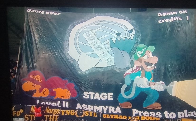 FOTO – Bodo-Lazio: la tifoseria norvegese ironizza su Roma e Lazio versione Super Mario e Luigi