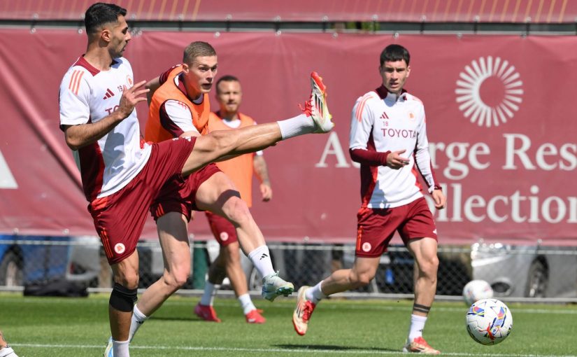 Trigoria, seduta a due giorni da Roma-Juventus: Rensch parzialmente in gruppo, ancora assente Abdulhamid (FOTO)