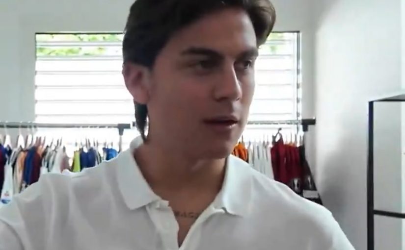 VIDEO – La collezione di maglie di Dybala. E mostra anche quella di Baggio del Brescia