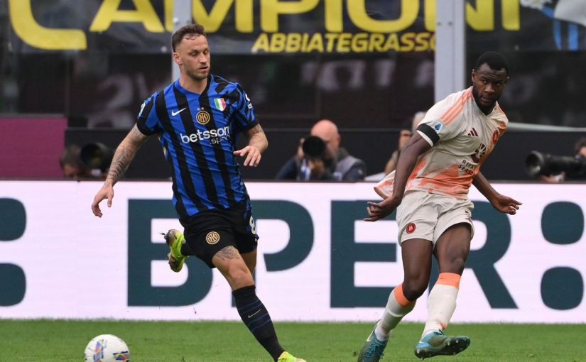 Ndicka assicura: «Non è mai rigore». Festeggia anche Dybala: «Siete forti»