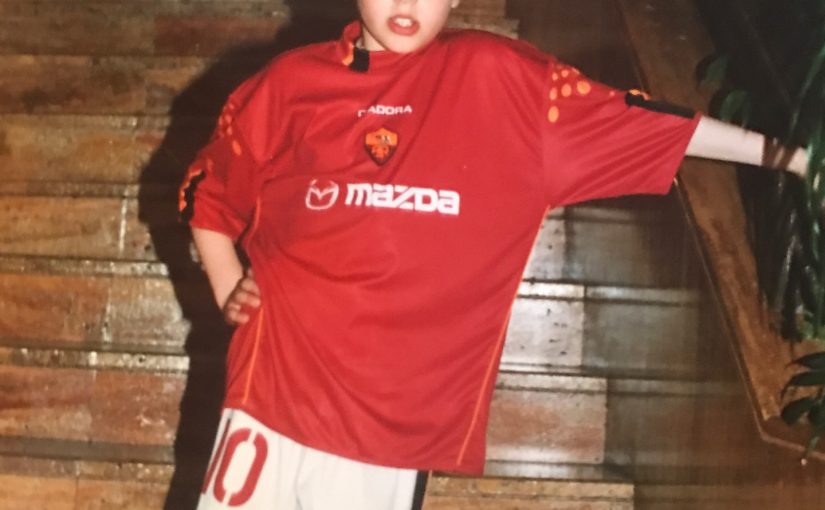 FOTO – Instagram, il portiere del Bodo Haikin pubblica una foto da bambino con la maglia della Roma: “Una notte indimenticabile”