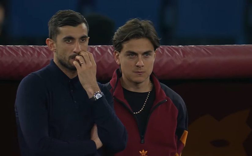 Roma-Juventus: Dybala a bordocampo al fianco della squadra. Poi il colloquio con Perin (FOTO e VIDEO)