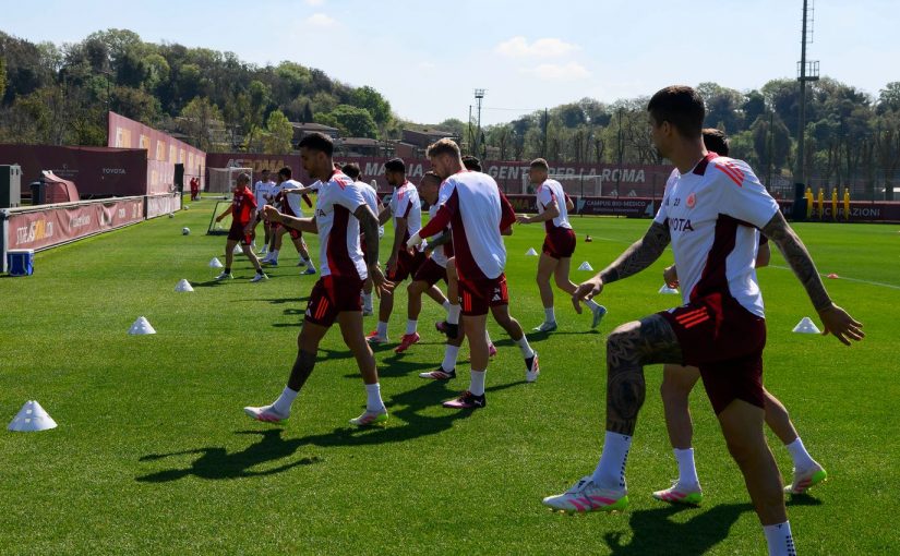 Trigoria, allenamento a due giorni dal derby: Pellegrini e Rensch ancora in gruppo, assenti solo Dybala e Abdulhamid (FOTO)