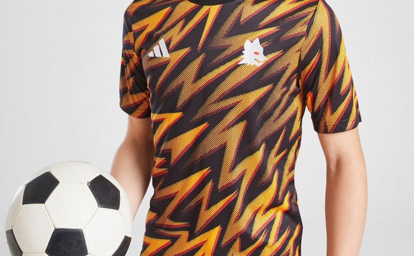 FOTO –  Maglia pre-gara Roma 2025-26: spunta un’anticipazione sui social