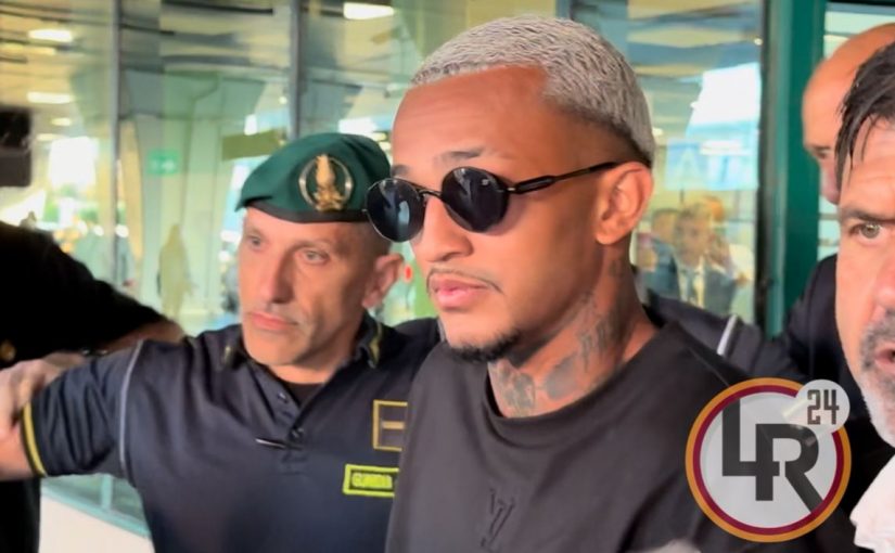 Wesley day: il terzino accolto a Fiumicino da un centinaio di tifosi. Si complica la pista Deossa, il Besiktas torna alla carica per Dovbyk