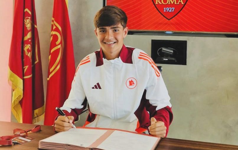 Roma, primo contratto da professionista per Lorenzo Dal Bon (classe 2009): “Onorato di aver firmato con la squadra del mio cuore”