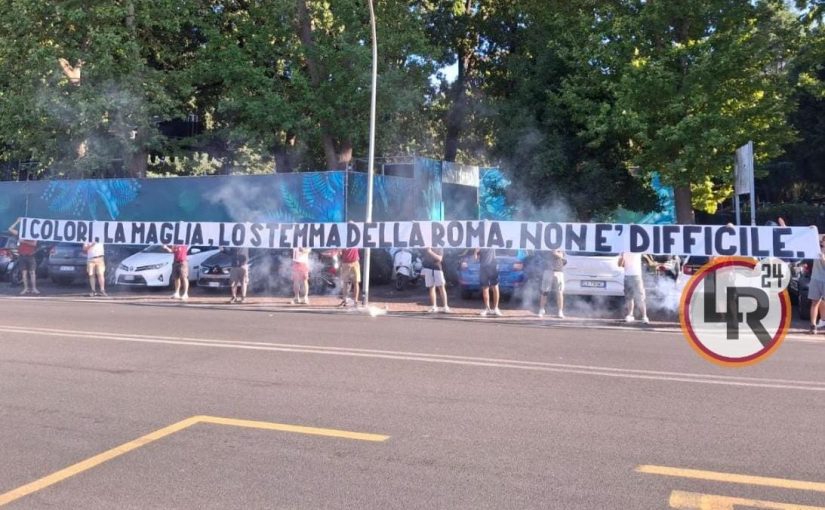 Roma-Cannes, striscione all’esterno del Tre Fontane: “I colori, la maglia, lo stemma… Non è difficile” (FOTO)