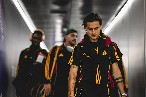 VIDEO – La Roma vola a Reggio Emilia: la squadra in viaggio per il match con il Sassuolo