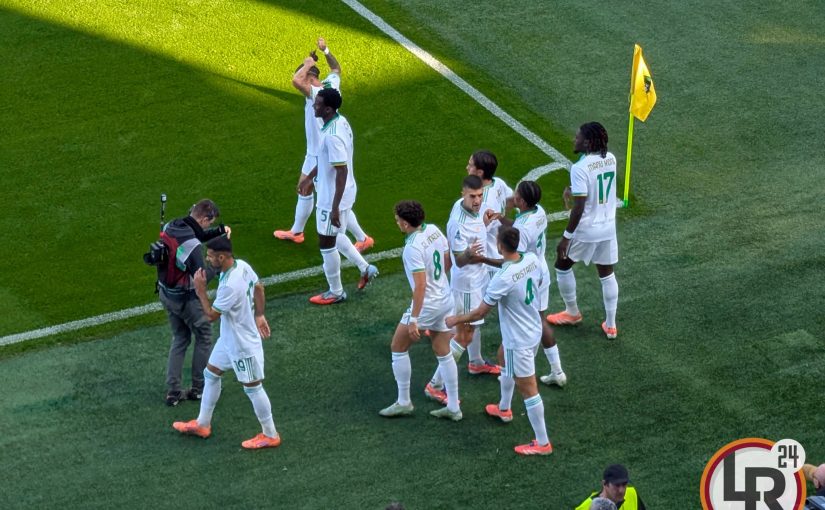 Sassuolo-Roma, Dybala segna e dedica l’esultanza alla moglie incinta: poi il buffetto di Gasperini (FOTO)