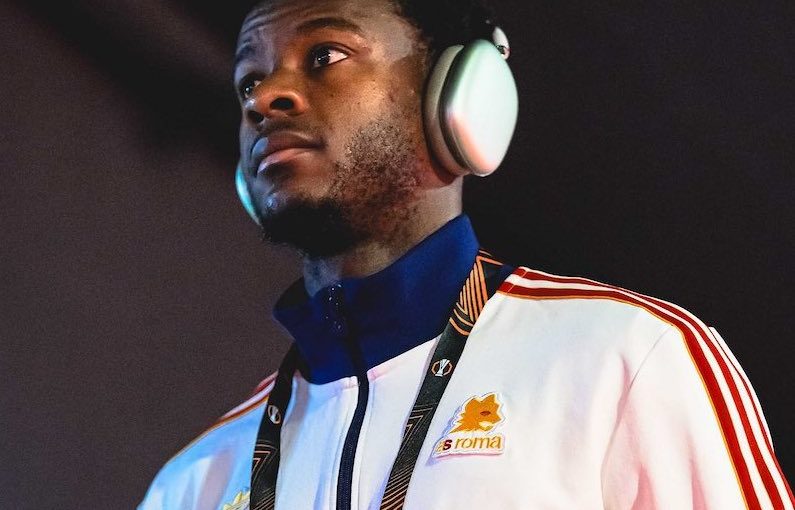 Instagram, Ndicka con i tifosi romanisti anche negli Stati Uniti: lo scatto con il Roma Club Philadelphia (FOTO)