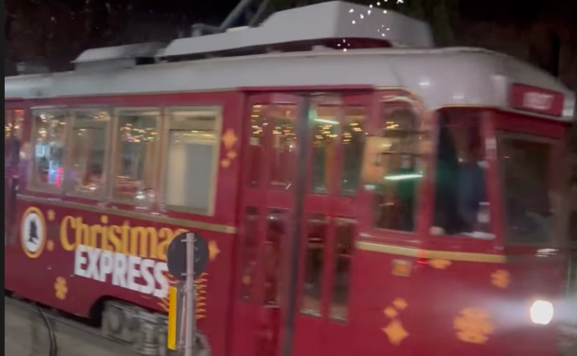 Cena natalizia a bordo di uno speciale tram giallorosso per le leggende della Roma (FOTO)
