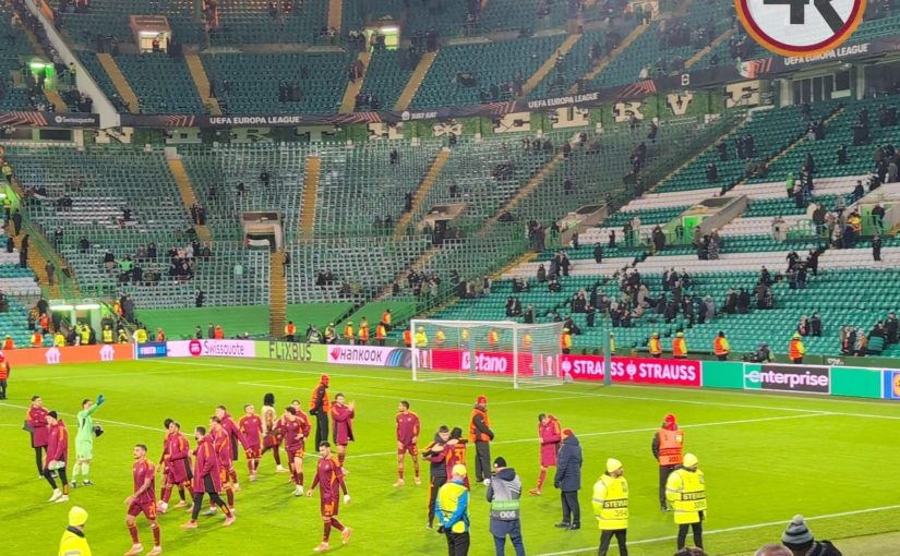 Celtic-Roma: giallorossi sotto il settore ospiti per festeggiare insieme ai tifosi