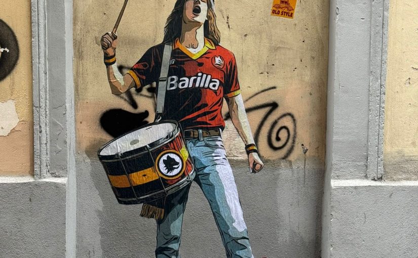 FOTO – De Falchi: restaurato il murale dedicato al tifoso giallorosso