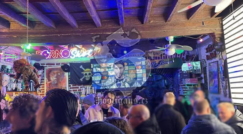 Roma-Stoccarda: scontri all’interno di un pub tra tifosi, due feriti. I tedeschi: “Aggrediti da 50 persone con spranghe e caschi”. Chiusa Scalinata di Trinità dei Monti ai tifosi ospiti (FOTO E VIDEO)