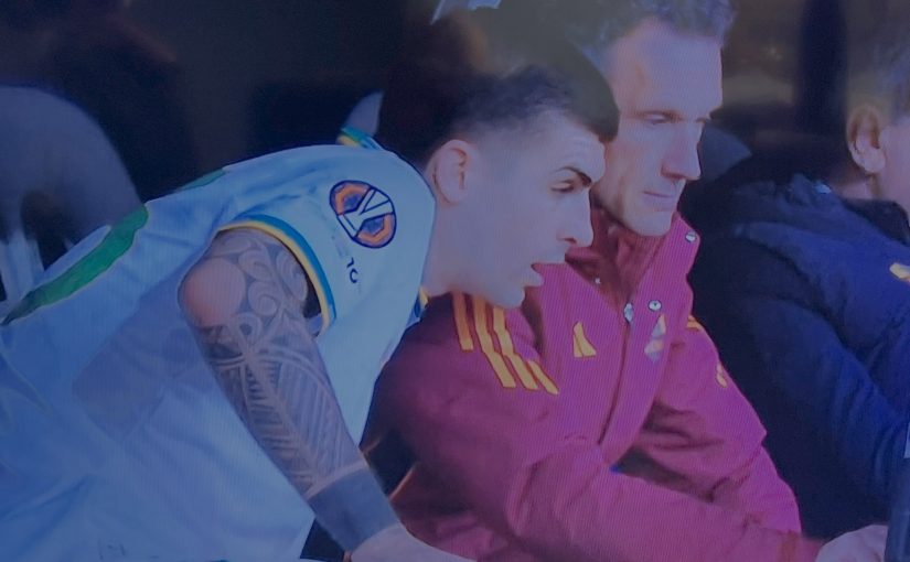 Panathinaikos-Roma, Mancini incredulo sull’espulsione: in panchina riguarda le immagini (FOTO)