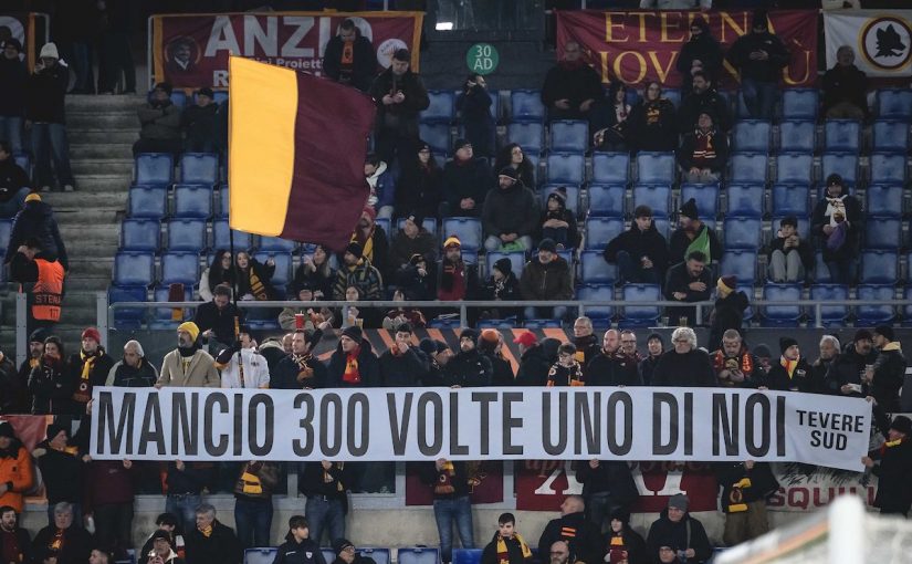 Roma-Stoccarda, striscione per Mancini in Tevere: “300 volte uno di noi” (FOTO)