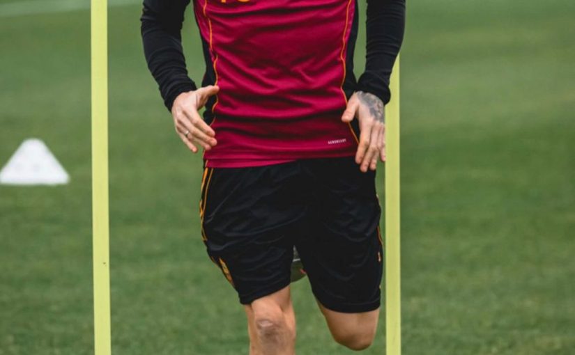 Instagram, Angelino si allena in gruppo. La moglie lo carica: “Sei pronto?”