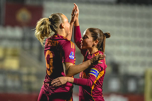Femminile, ROMA-NAPOLI 2-2: il doppio vantaggio non basta, ma le giallorosse mantengono la vetta