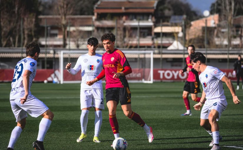 Trigoria, vittoria per 4-0 nel test contro il Montespaccato. Allenamento a parte per Dybala, Soulè ed Hermoso, parzialmente in gruppo El Shaarawy (FOTO E VIDEO)