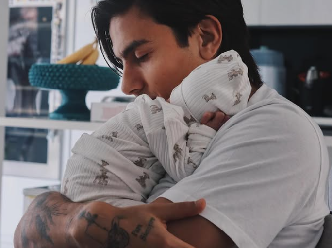 FOTO – Instagram, Dybala e il tenero scatto con sua figlia Gia: “Amore di papà”