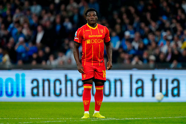 Lecce, buone notizie per Banda: esami negativi, dimesso dall’ospedale. Il calciatore: “Grazie a tutti coloro che si sono interessati. Sto bene” (FOTO)