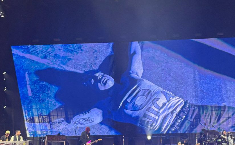 Olly come Totti: il cantante al concerto di Roma sfoggia la maglia: “6 Unica” (FOTO)