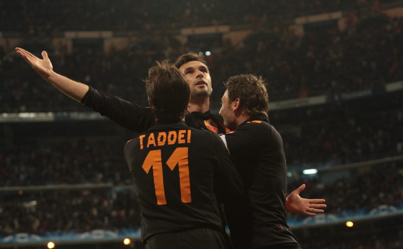 X, la Roma ricorda l’impresa contro il Real Madrid al Bernabeu: “18 anni fa una notte magica” (FOTO)