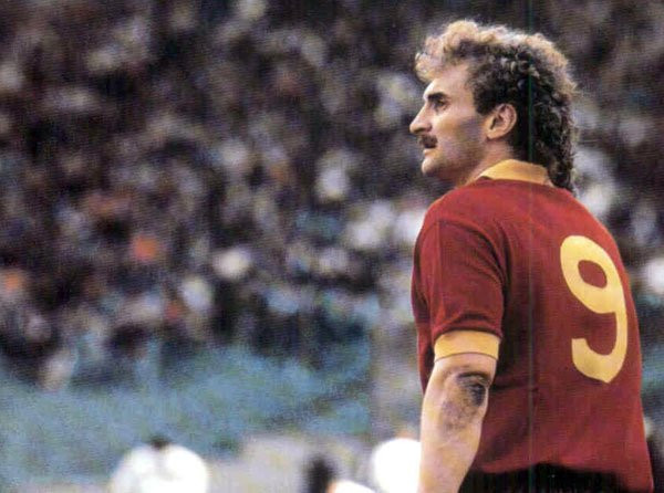 X, la Roma festeggia il compleanno di Voeller: “Tanti auguri, Rudi” (VIDEO)