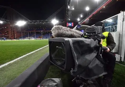 Il modello (insostenibile) del calcio a pagamento in tv sta per scoppiare