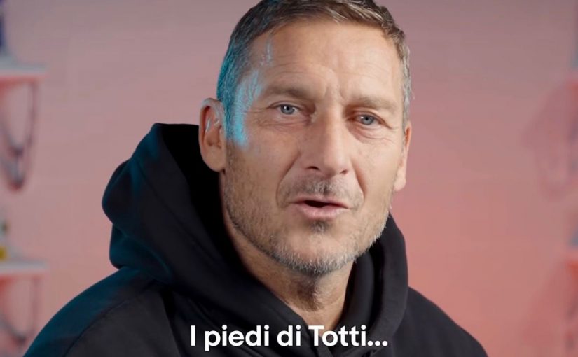 VIDEO – Totti valuta dei cimeli leggendari: “I miei piedi? Non c’è prezzo. Tutto quello che ha toccato Maradona vale oro”