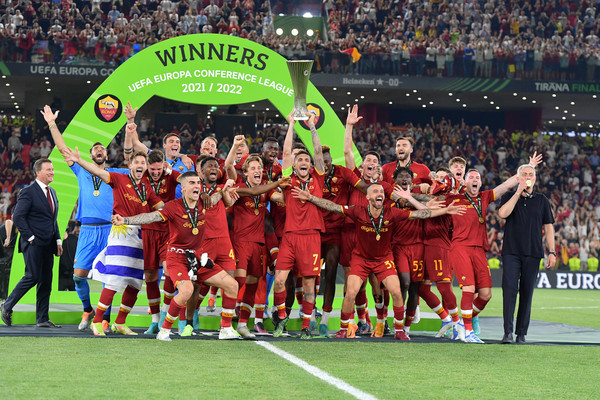 La Roma ricorda la vittoria della Conference di quattro anni fa: “Tirana” (FOTO)