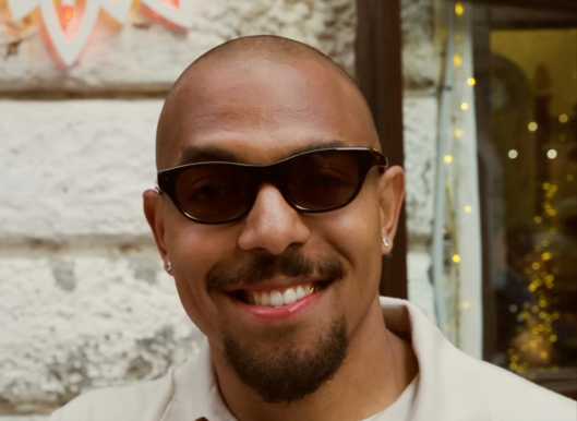 VIDEO – Instagram, show di Malen che annuncia il riscatto in un’osteria romana: “Bobby resta”