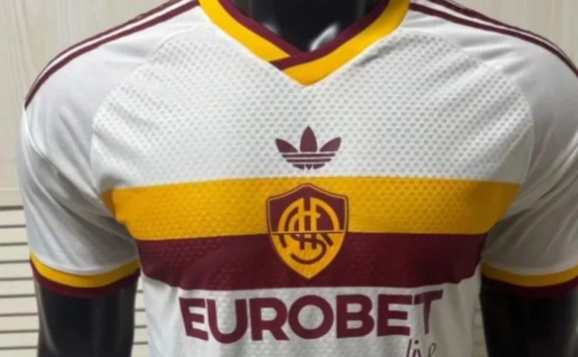 Roma: la nuova maglia già esposta in alcuni store (FOTO)
