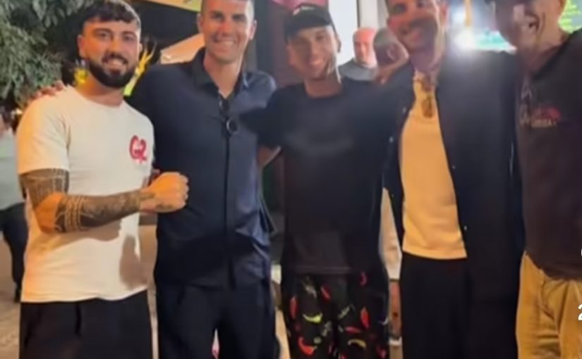 Mancini e Pellegrini in vacanza ad Ibiza: i due giallorossi provano la pizza romana (FOTO e VIDEO)