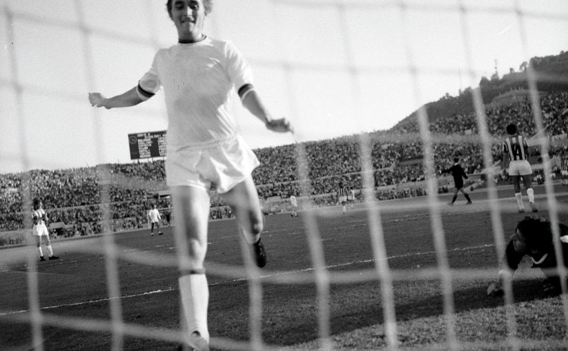 Franco Cordova compie 82 anni, gli auguri della Roma allo storico capitano: “269 presenze e 19 gol in giallorosso” (FOTO)